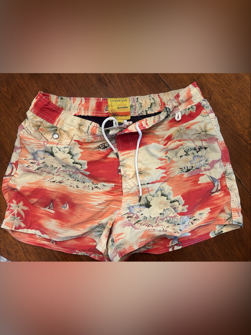 Lands' End Red and Cream Hawaiian Print men’s Swim Shorts- short shorts!